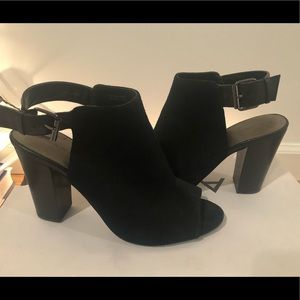 Open Toed High Heels.